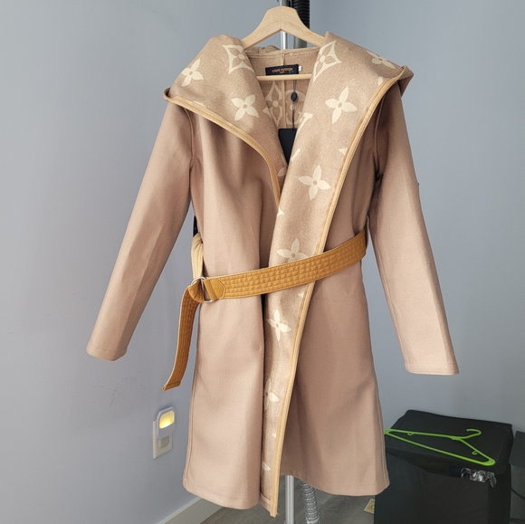 Tan Hooded Coat with Belt Size M, NEW - Picture 10 of 13